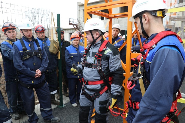 г.Новочебоксарск.На «Химпроме» открыт «Альпинист» – первый в Чувашии полигон обучения высотным работам